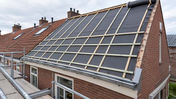 Bouwbedrijf-de-Bruijn-dakwerk-naast-3 Dakfolie plaatsen en vervangen